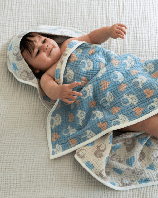 Alternative view of Ducky Gauze Hooded Blanket Single