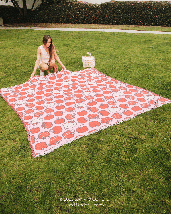 Hello Kitty Apple - PARTY BLANKET - Image 4