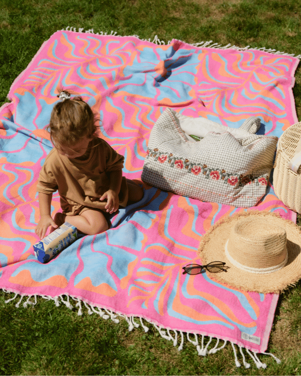 Alternative view of Painted Daisies Blanket