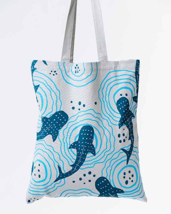 Alternative view of Shark Ripples Everyday Tote