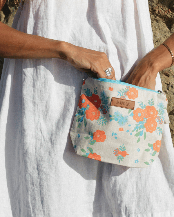 Alternative view of Flower Bunch Zipper Pouch
