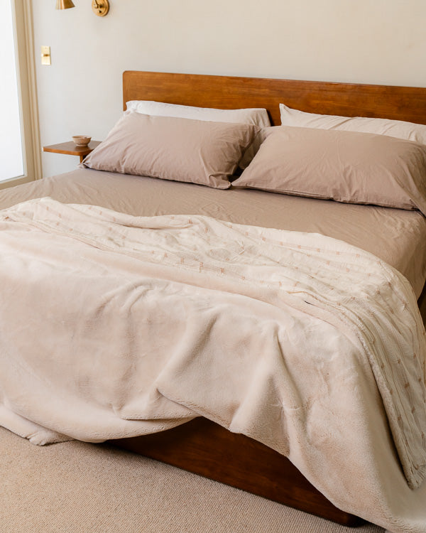 Cozy Texture Plush Blanket - Beige - Image 3