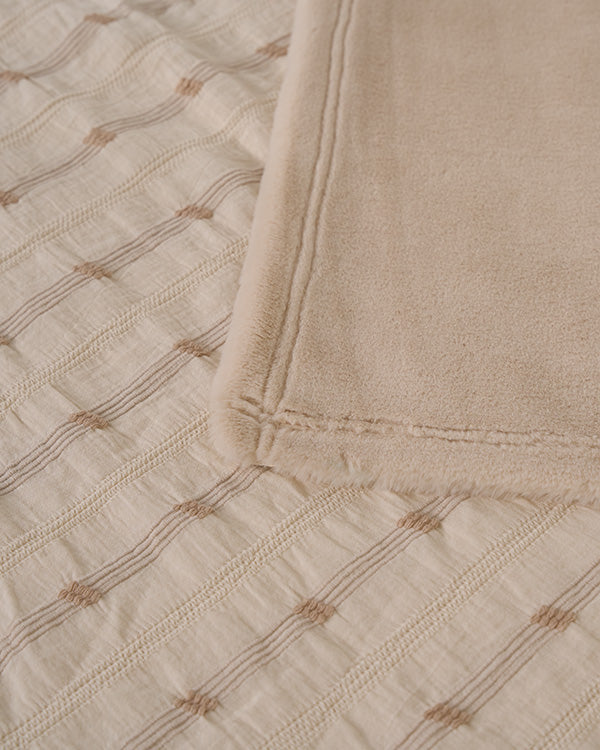 Cozy Texture Plush Blanket - Beige - Image 7